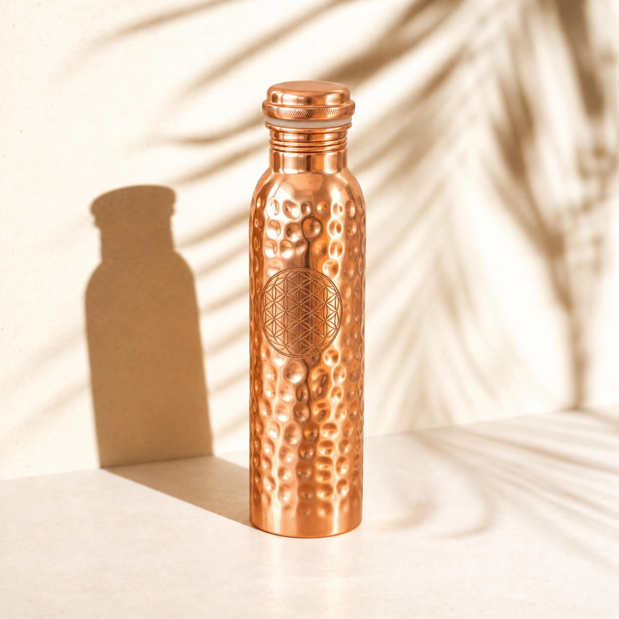 Kupferflasche gehämmert mit „Blume des Lebens“