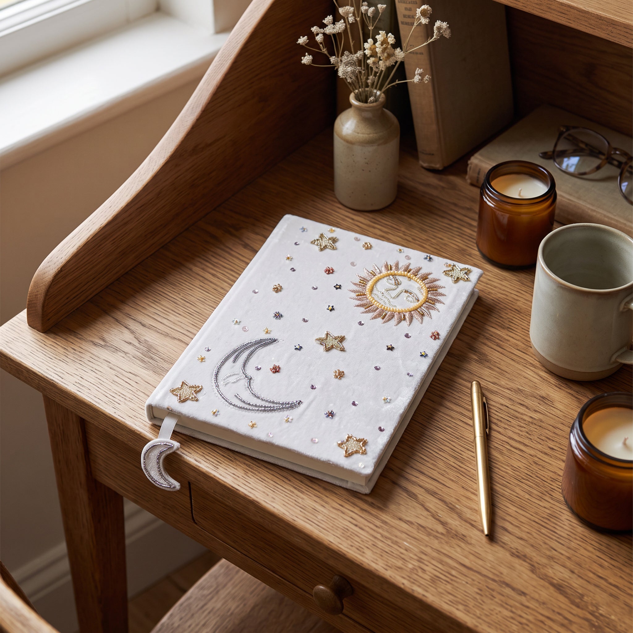 Notizbuch Samt weiß mit Sonne und Mond – Ansicht
