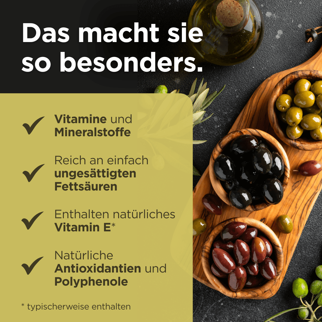 Grüne Oliven mit Zitrone in Salzlake