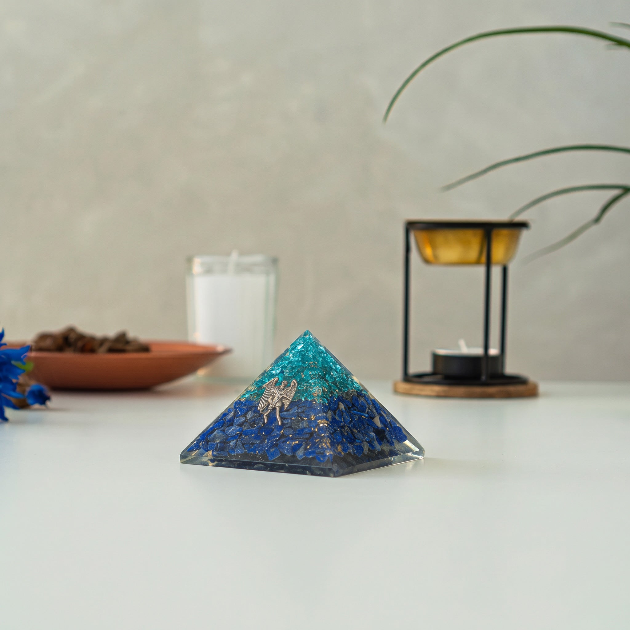 Orgonit Pyramide Erzengel Michael, weitere Ansicht
