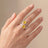 Ring mit gelber Spiere